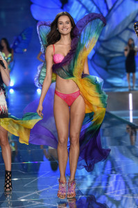 Victoria_Secret_Fashion_Show_2015_Tma2_O5a7_A4_Ix