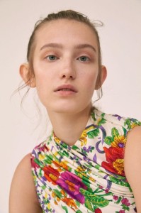 Anna-Sikorska-by-Stefan-Giftthaler-for-Elle-Mexico-November-2017-5-760x1141